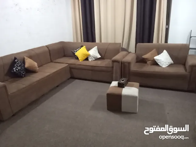 طقم كورنر بني شبه جديد مع بفه