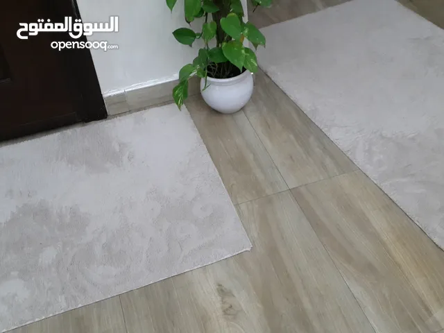 ثلاثة قطع سجاد ب90 دينار بس نوعية غليطة زوز مقاس 150/80 ووحدة مقاس 100/50 يمشوا وسط حوش أو دار نوم