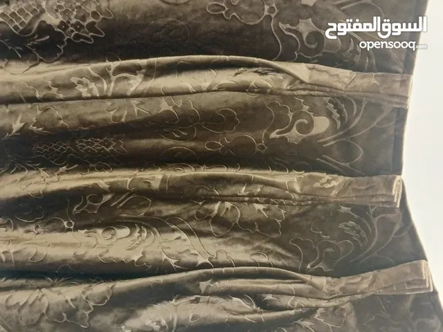 برداي مخمل بحالة ممتازة