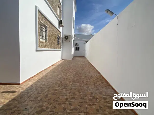 فيلاه للبيع خلف الحور مول طريق النهر بمليون و 100 الف شقتين