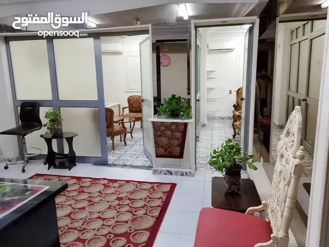 مكتب تجاري مفروشه للايجار مكان مميز جدا شارع حياوي قريب من كافه الخدمات