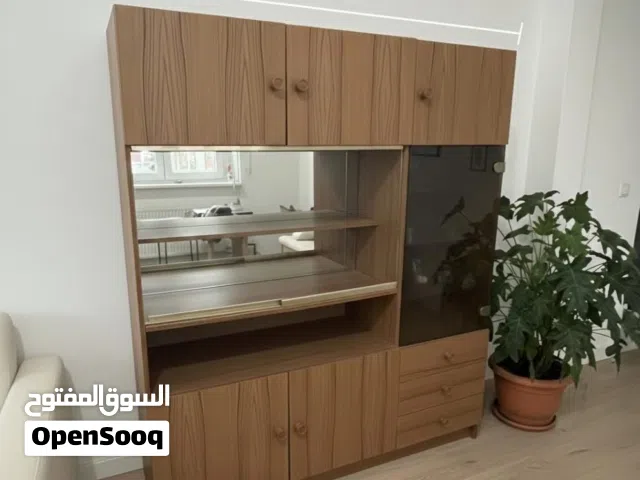 مكتبة خشبية صغيرة