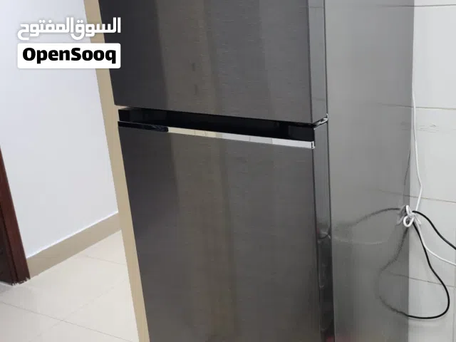 ثلاجة LG حالة جيدة جدا استخدام سنتين رمادي - الحالة نظيفة من الخارج موفرة في استهلاك الكهرباء