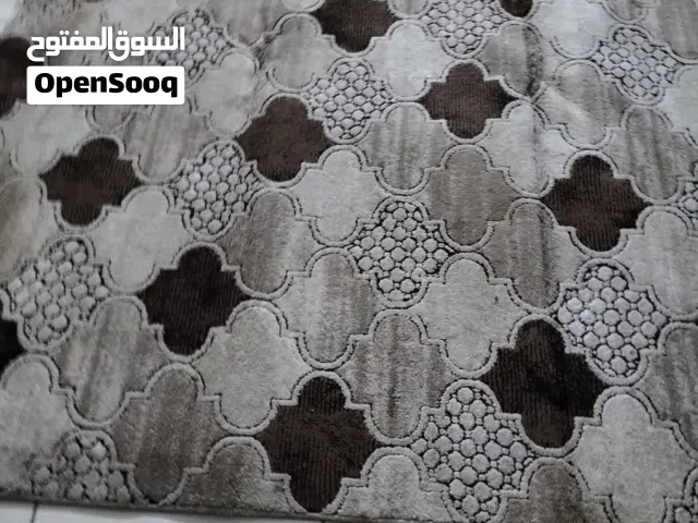 موكيت سجاد القياس 4/4 بحالة ممتازة إستعمال خفيف