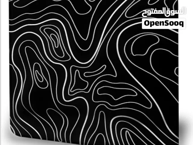 قاعدة ماوس مصنوعة من الزجاج القابل للاستخدام في لعب الالعاب الالكترونية (مستخدم 4 ايام فقط نظيف جدا)
