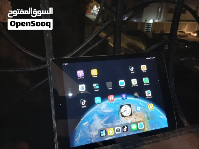 Apple iPad 6 32 GB in Southern Governorate