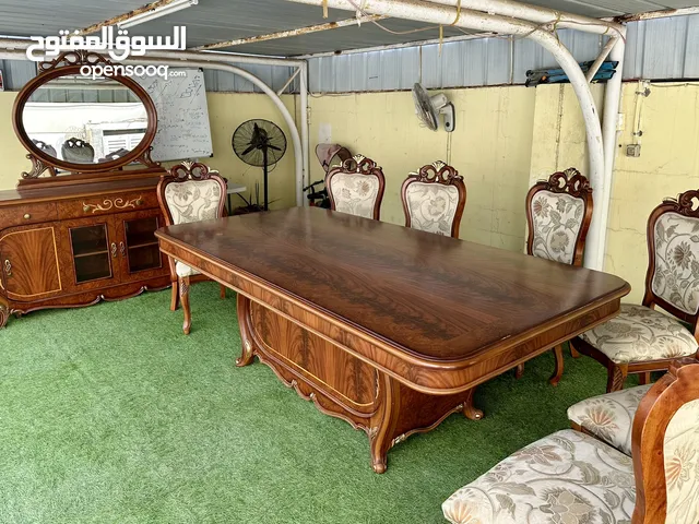 طاولة طعام فخمه جدا/طقمين جلوس