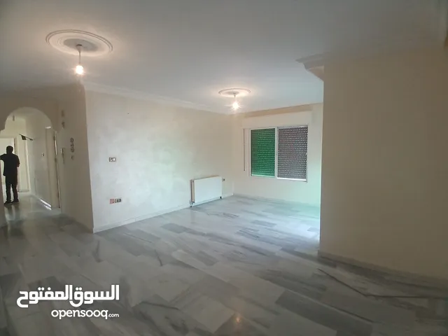 شقه فارغه للإيجار الجبيهه قرب الخدمات