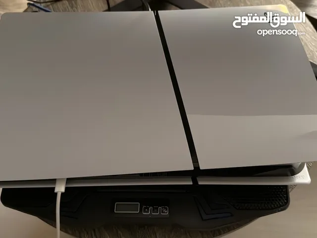 للبيع بلايستيشن فايف اصدار slim مع مدخل شريط نظيف جدا