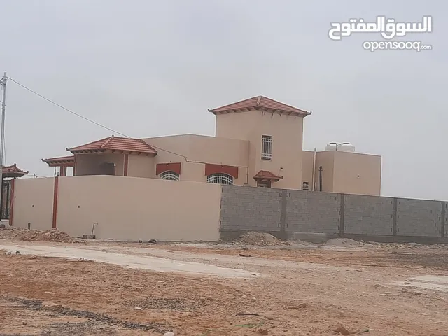 250 m2 5 Bedrooms Townhouse for Sale in Ma'an Sath Ma'an