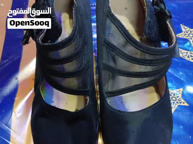 احذية ستاتي عدد خمسة ... كلهم ب 6 دنانير .