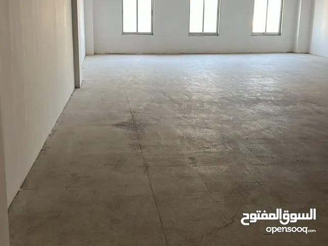 مكتب تجاري فاخر جدا للبيع في شارع زهران قرب الدوار الثامن،، موقع حيوي ممتاز / مميز جدا