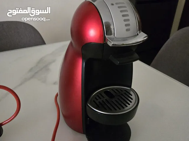 ماكينة قهوة بحاله ممتازة، مستعملة مرتين فقط سعرها عند الشراء 50 دينار coffee machine barely used