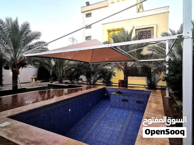 فيلا سكنية ممتازة في تاجوراء وبها حوض سباحة حديثة البناء دورين نظام خليجي روعه في التشطيب والحي سكني