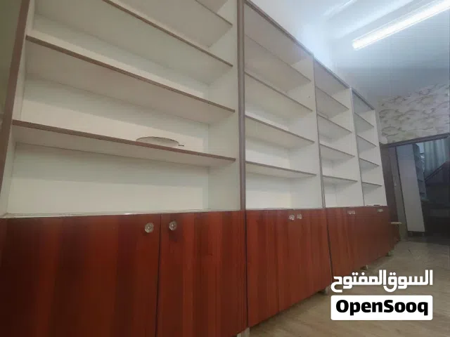 رفوف عدد 6 مع ميز صيدلية استعمال بسيط