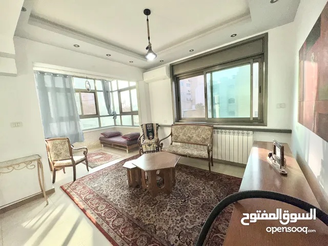 قرب مطعم لازورد