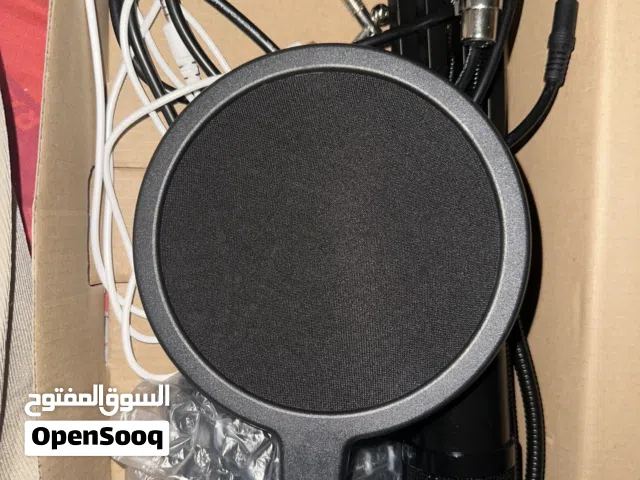 للبيع مكسر نظيف جداً شرط النضافه معاه مايك ومكسر يصلح على كل الاجهزه ومعاه منقي صوت للمايك وستاند