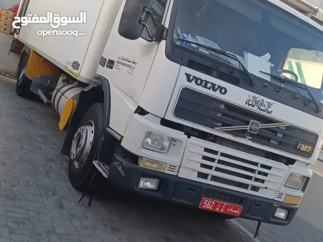شاحنه فولفو للبيع موديل 2001