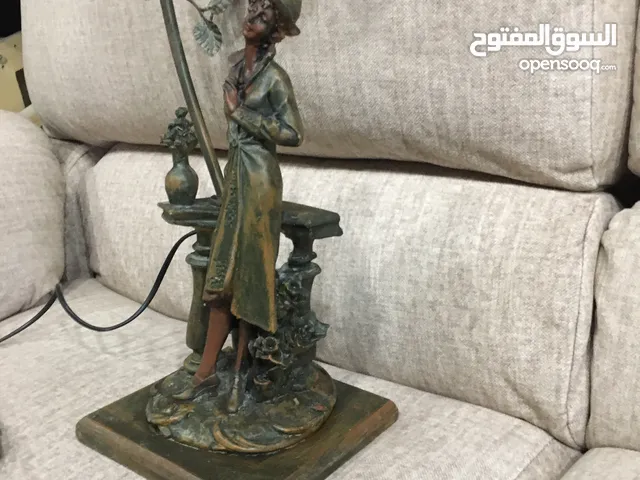 تمثال برونزي مع شمعدان فضة