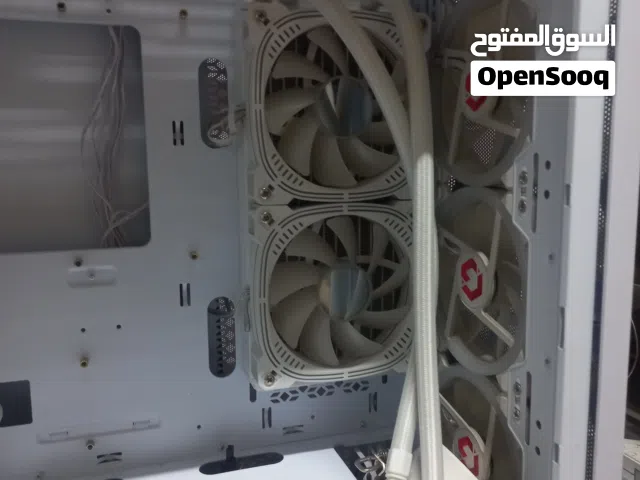مبرد مائي 240mm من GAMEONE لون ابيض  فيه شاشه تظهر درجة الحراره مع قاعدة amd فقط اموره فوق الطيبه