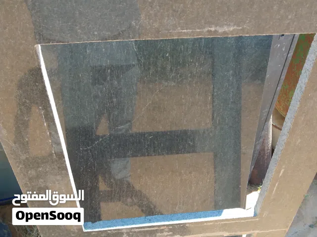 طاولة حديد مع رخامة