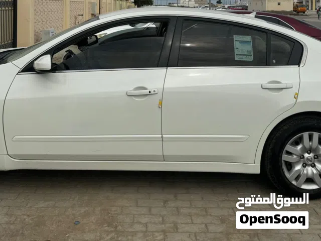 2010 نيسان التيما S