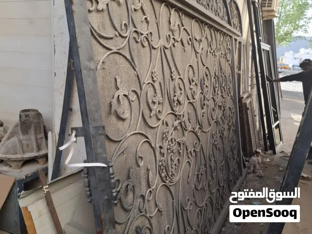 بابين حوش خارجي حديد بحالة جيده ب60 ريال فقط