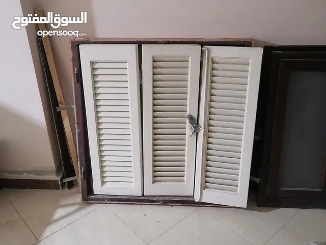 شباك خشب بالحلق حاله جيده