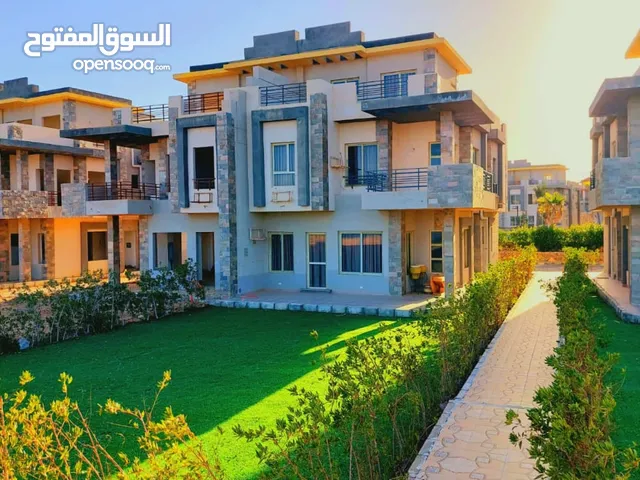 بمقدم 900 الف فقط امتلك شاليه 3 غرف تشطيب كامل صف اول علي البحر في الساحل الشمالي