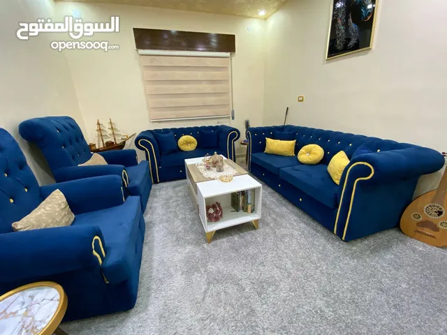 طقم كنب تفصيل خشب سويد شبه جديد