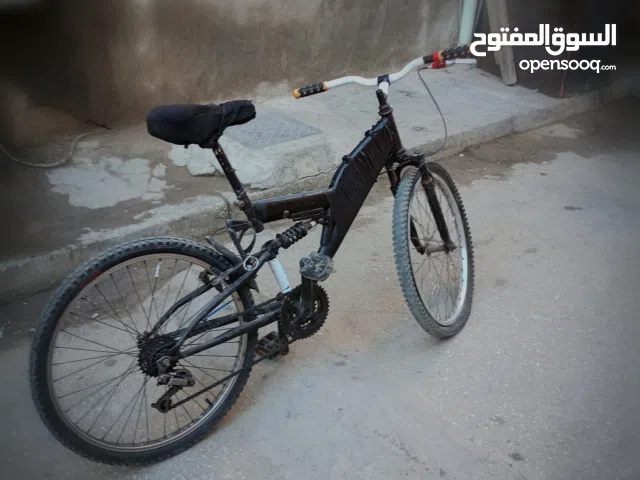 دراجة حجم 24 مميزاتها : مصطوريات : أمامي ، خلفي فرينو خلفي"يخدموا" عيوبها : تبي مارشات و كمردالية