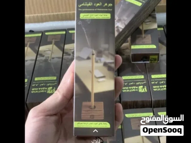 العود الفيتنامي خالي من المواد الكيميائيّة يتميز بثبات الريحه الطيبه