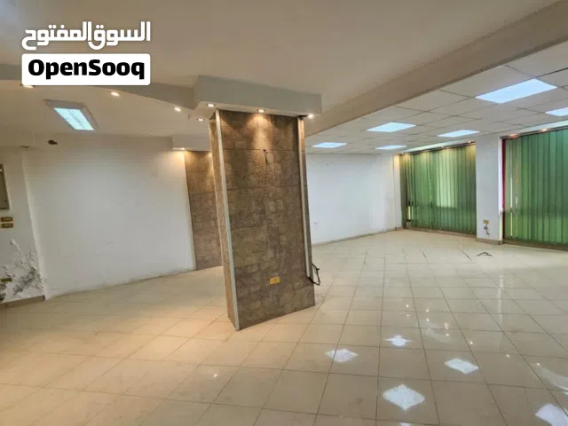 محل مرخص تجاري للإيجار في 6 أكتوبر بقلب الحصري