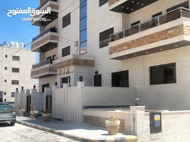 شقة أرضية مميزه جدا في الجبيهة حي المنصور شارع الأردن