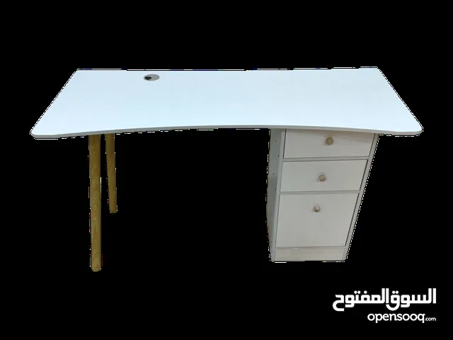 ميز خشب اصلي ينفع للدراسه او الالعاب وتركيب بصيط ما يحتاج وكت