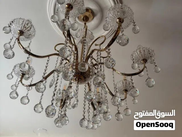 ثريات كرستال لون ذهبي عدد 2بحاله ممتازه اضائتهم ممتازه ولا يوجد اي كسر او خراب فيهم