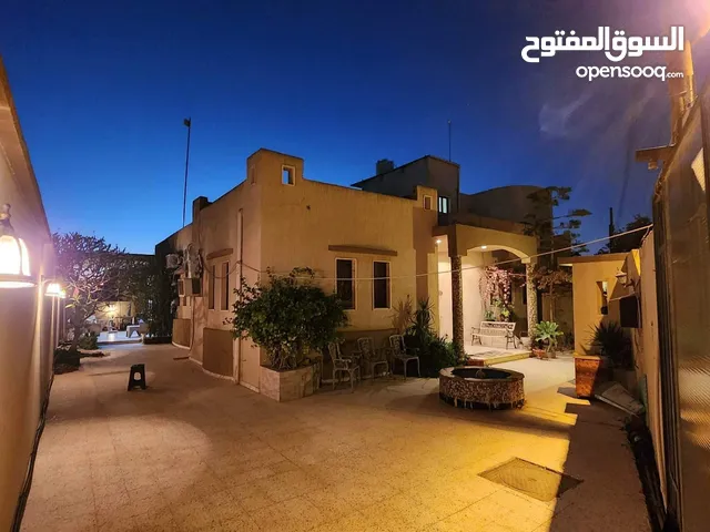 300 m2 5 Bedrooms Townhouse for Sale in Tripoli Ain Zara