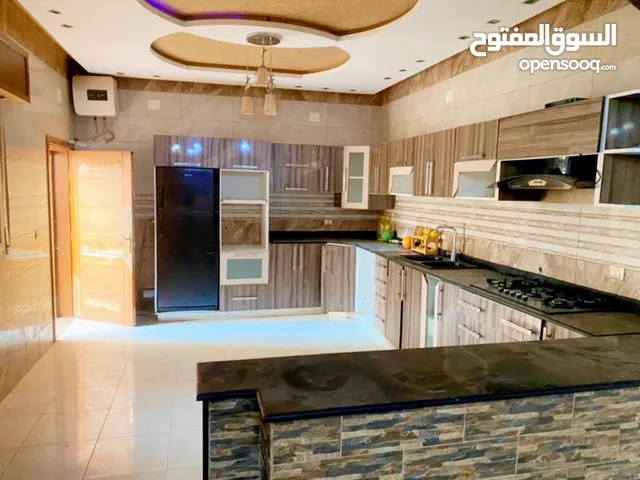 300 m2 5 Bedrooms Villa for Rent in Tripoli Khallet Alforjan