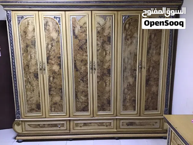 غرفه نوم كلاسيك بحاله ممتازه ونظيفه جدا للبيع المستعجل