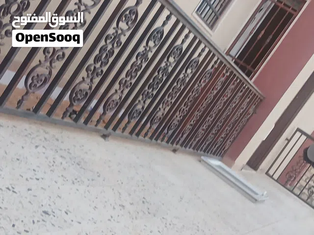 قرقطون بطول 5متر وعرض متر حالته جيده جدا كما موضح