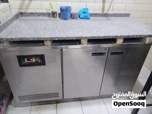 ثلاجة معجنات بالرخامة مستعملة