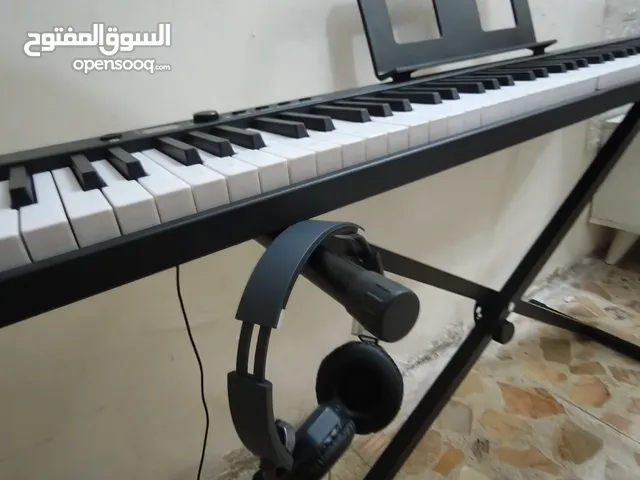 بيانو بورتبل قابل للطي مستعمل قليل كلش مع بدل وحقيبة وستاند X يعمل على الشحن