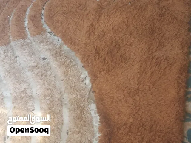 سجاد وبرادي للبيع بسبب الرحيل