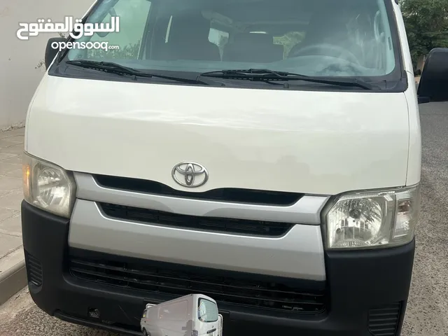 Sal Toyota haice2014 bus