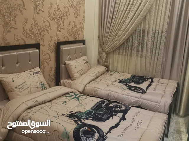 ستارة ساتان ودانتيل