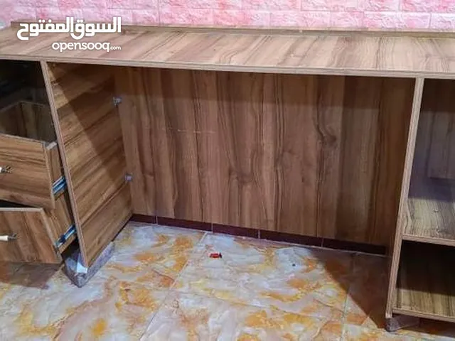 ميز مال صيانه تلفونات يحتاج بس تركيب جرارات و شرط نظافه قياسه متر ونص وبي مجال