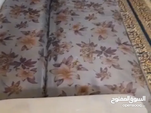 صوفة. بيد ثلاثية مع صندوق للتخزين . للجلوس. للبيع عدد 3