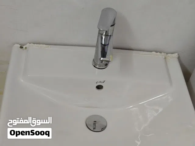 مغسلة مستعمله نضيفه ا شبه جديدهللون ابيض