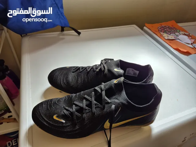 بوت كرة قدم