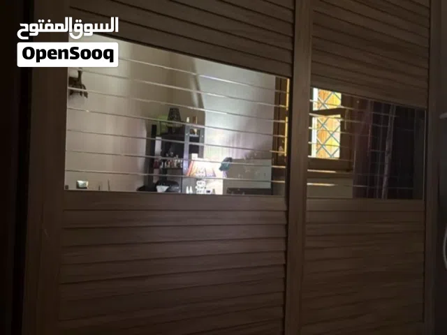 دولاب استعمال نظيف جوده عاليه للبيع حجم كبير
